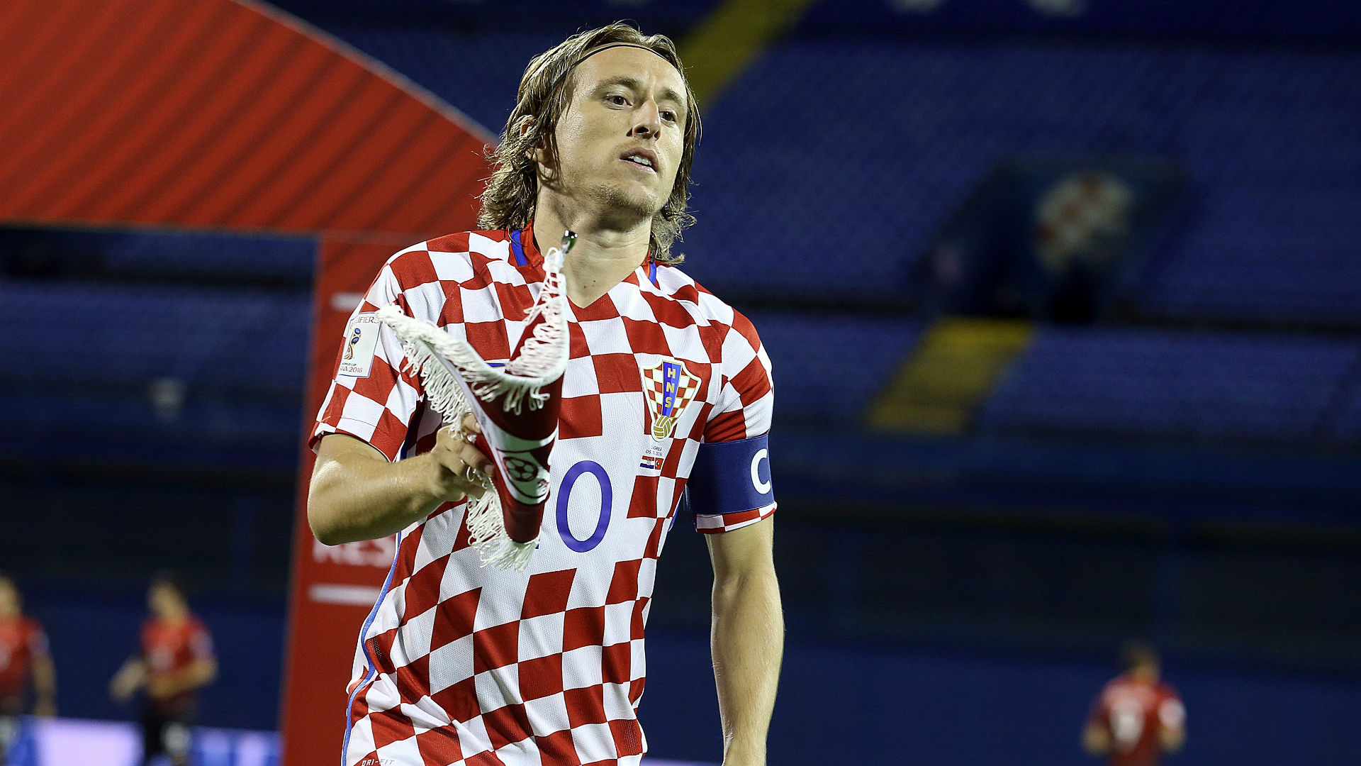 NBA：快船主场险胜鹈鹕