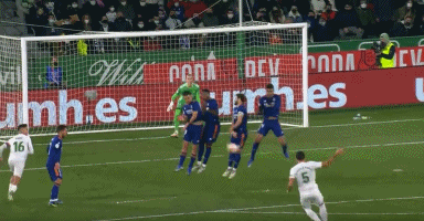 梅西曾被瓜迪奥拉安排踢陌生位置！他不断适应和学习，变得更强！